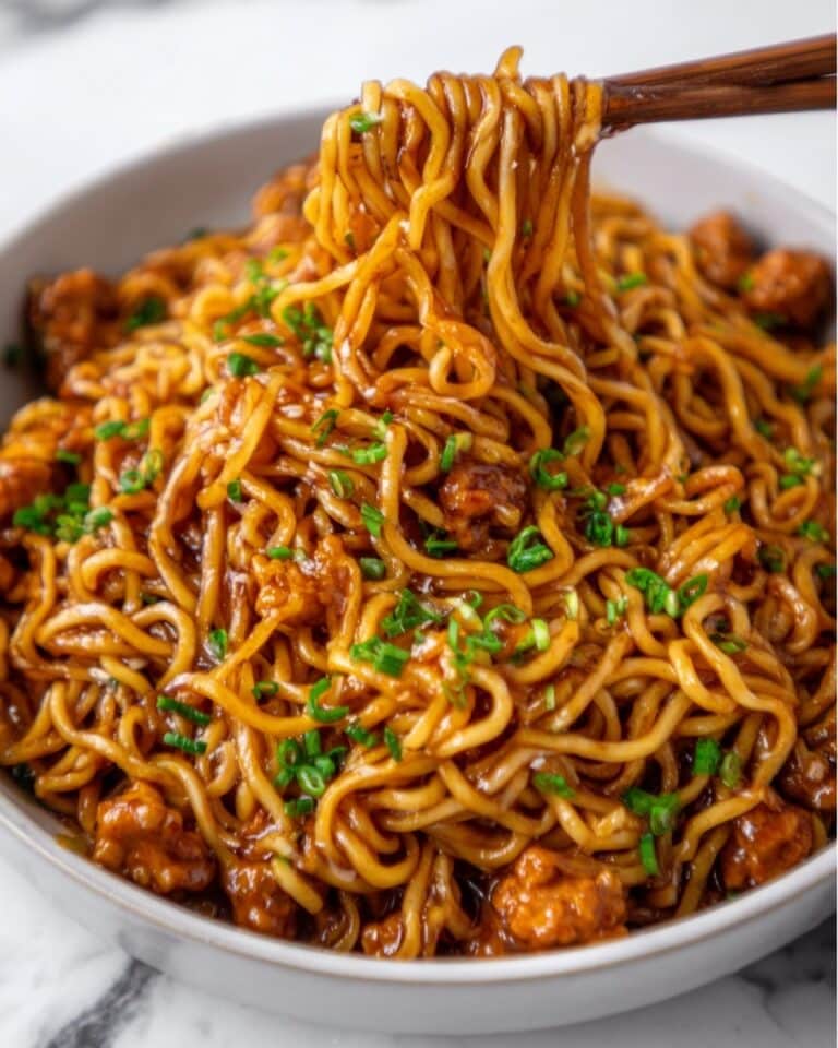 Sticky Garlic Chicken Noodles Recipe